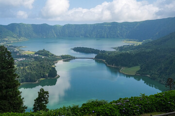 Die zwei Seen oberhalb von Sete cidades als Kraterseen auf der Insel Sao Miguel © Markus Kammermann