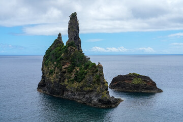 Fototapeta premium Felsen am Strand von Flores