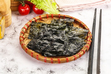 Korean cuisine - Nori chips in the bowl