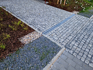 the lawn on the edge of the road is sown in a gravel mixture with soil. the car can go over the edge with the wheels and there are no ruts and puddle