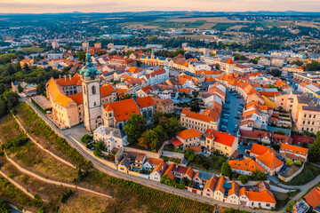 Obraz premium Melnik Castle on the hill above Labe and Vltava River in sunny day. Church with city space and square. Czech Republic.
