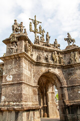 Fototapeta premium Calvaire bâti en 1555, faisant partie de l'enclos paroissial de Pleyben.