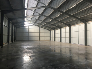 Hangar vide