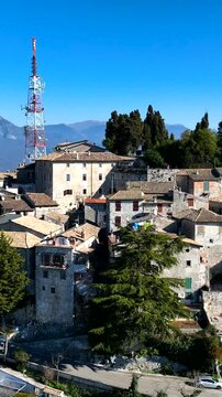 Il borgo medievale di Fumone, Frosinone, Lazio, Italia.
Vista della porta, ingresso principale all'antico borgo.
