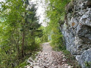Hiking trails and markings in the canyon of the Koritnica river, Bovec (Triglav National Park, Slovenia) - Wanderwege und Markierungen in der Schlucht des Flusses Koritnica (Triglav-Nationalpark)