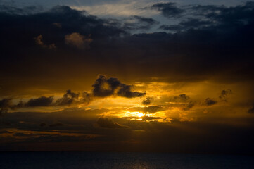 Obraz premium Beautiful and mysterious landscape of clouds over the sea at sunset