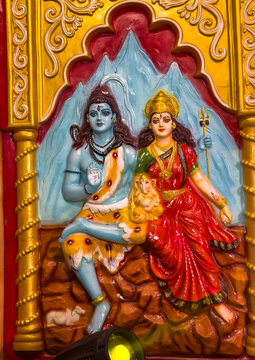 Colorful sculpture of hindu god shiv and goddess parvati at the temple. 