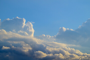 ふわふわした雲と青空