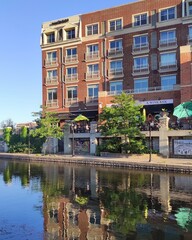 houses on the river thames