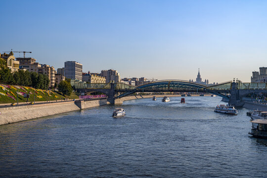 View from the Borodinsky Bridge to the Moscow River, the Rostov embankment, the Kiev pier and the Bogdan Khmelnitsky Bridge