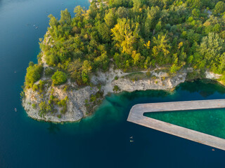 Zalew Zakrzówek, skałki Twardowskiego, Kraków, widok z góry, dronem