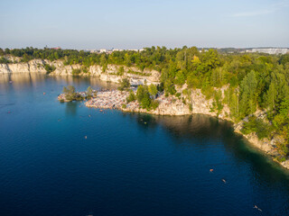 Zalew Zakrzówek, skałki Twardowskiego, Kraków, widok z góry, dronem