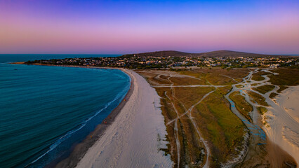 Parque Nacional Jericoacoara Jeri Ceará Natureza Dunas Paisagens Praia Areia Oceano Pôr do Sol Costeiro Tropical Ondas Nordeste Brasil Flora Lagoas Vento Surf Luz Sol Aventura Turismo Deserto Drone