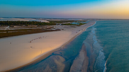Parque Nacional Jericoacoara Jeri Ceará Natureza Dunas Paisagens Praia Areia Oceano Pôr do Sol Costeiro Tropical Ondas Nordeste Brasil Flora Lagoas Vento Surf Luz Sol Aventura Turismo Deserto Drone