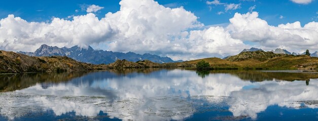 Fototapeta premium landscape with lake Besson and mountains in the Alps
