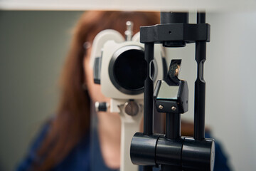 Naklejka premium Close-up of slit lamp used in eye exams