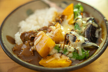野菜を乗せた使ったカレーライス