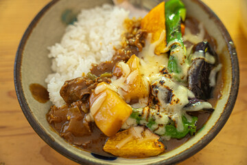 野菜を乗せた使ったカレーライス