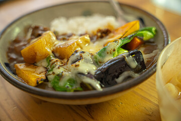 野菜を乗せた使ったカレーライス