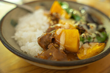 野菜を乗せた使ったカレーライス