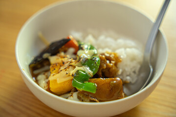 野菜を乗せた使ったカレーライス