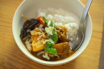 野菜を乗せた使ったカレーライス
