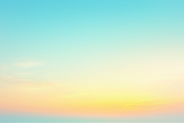 Obraz premium Colorful pastel sky transforming into golden yellow at sunset