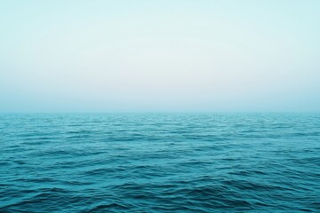 Obraz premium Vast blue ocean merging with the foggy sky