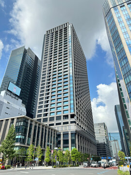 東京日本橋タワー（東京都中央区。住友化学東京本社、住友ファーマ東京本社、サイボウズ本社、日鉄物産本社など）/ Tokyo Nihombashi Tower. It houses Sumitomo Chemical Company Ltd. Tokyo Head Office,  Cybozu, Inc. Head Office, etc.