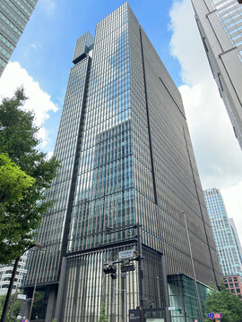 大手町タワー（東京都千代田区。みずほフィナンシャルグループ本社、みずほ銀行本店、アマン東京など）/  Otemachi Tower. It houses the headquarters of Mizuho Financial Group, Aman Tokyo, etc. - Otemachi, Tokyo, Japan