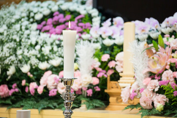 日本の葬式の花祭壇