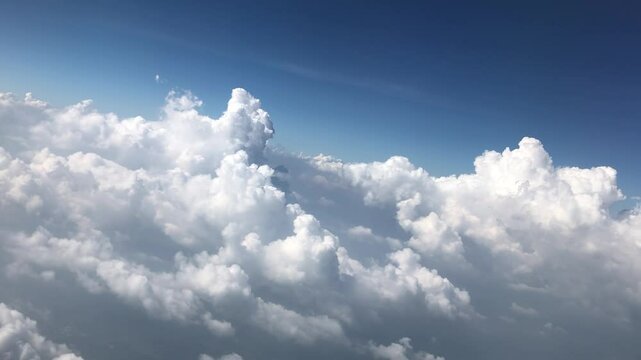 飛行機から見た上空の雲