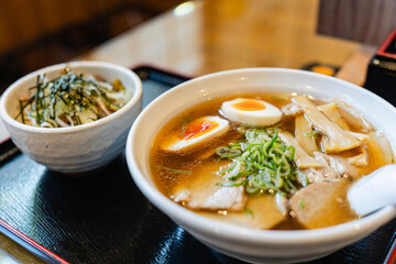 喜多方ラーメン専門店喜鈴の喜多方肉中華蕎麦と炙りチャーシュー丼