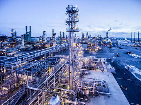 Oil refinery in Northern California