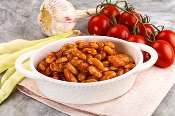 White baked bean in tomato sauce