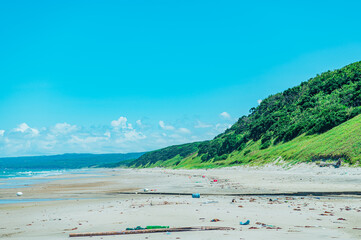 綺麗なビーチに海ゴミ