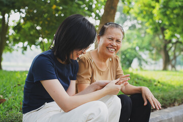 Naklejka premium Young Asian woman with her mother in the park