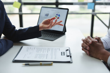 Managers, personnel executives who interview and deliver job application documents Contract recruitment and business employment Sending resumes to check backgrounds and recruiting personnel.