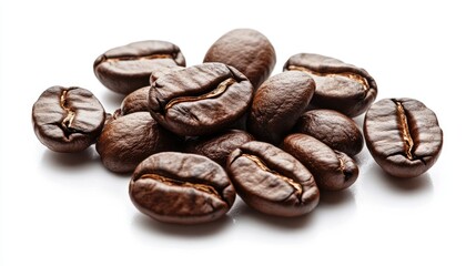 Obraz premium A small pile of roasted coffee beans, isolated on a white background.