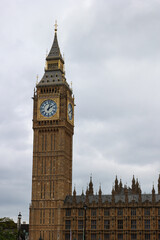 Obraz premium Big Ben, large clock bell located on the north-west side of the Palace of Westminster, the seat of the Parliament of the United Kingdom, in London.