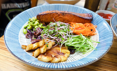 grilled salmon bowl mix with vegetables