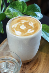 Café con dibujo barista