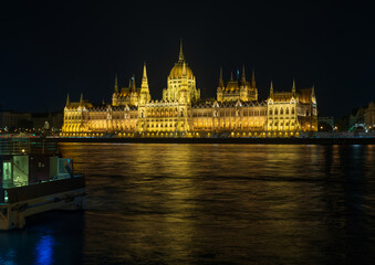 Fototapeta premium Hungarian Parliament Building at Night