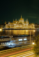 Fototapeta premium Hungarian Parliament Building at Night