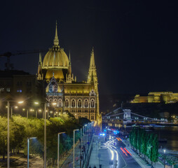 Fototapeta premium Hungarian Parliament Building at Night