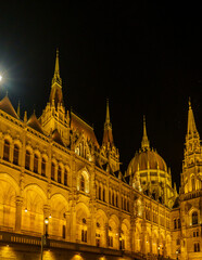 Fototapeta premium Hungarian Parliament Building at Night