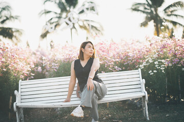 Naklejka premium Happy Freedom in sunrise nature