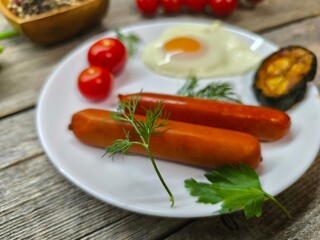 Breakfast with eggs, sausages and tomatoes, close-up. high quality photos