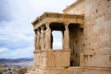 Obraz premium Athens, Greece, 08.26.2024: Famous marble statutes on The Porch of the Caryatids in the Erechtheum on the hill of the Acropolis of Athens in Greece, Sightseeing and vacation in Griechenland