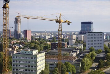 Budowa nowoczesnych  apartamentowców w centrum miasta, plac budowy. © arteffect.pl